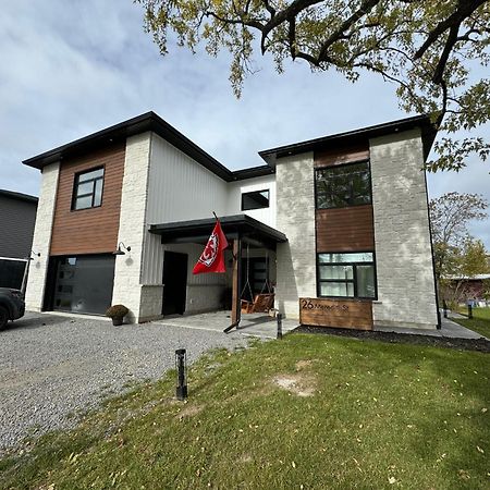 Chic Suite By Westlynn Little Current Экстерьер фото