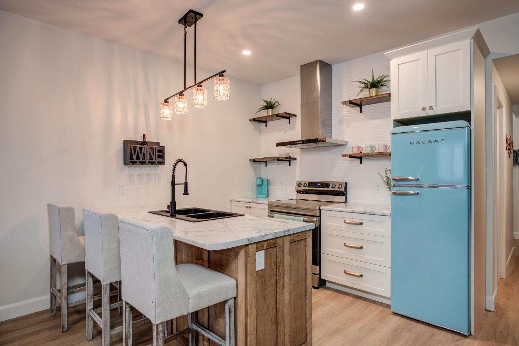 Chic Suite By Westlynn Little Current Экстерьер фото