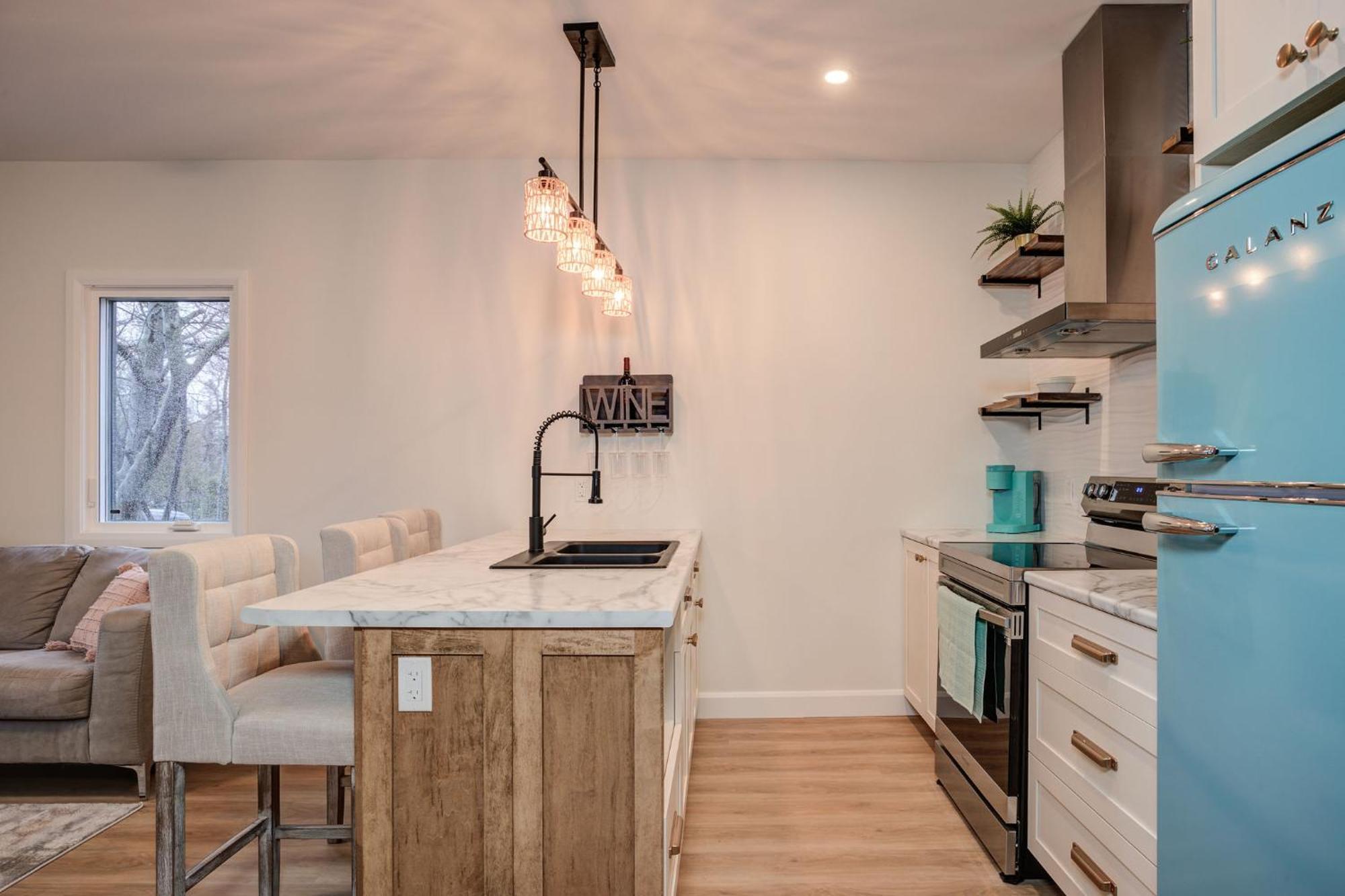 Chic Suite By Westlynn Little Current Экстерьер фото