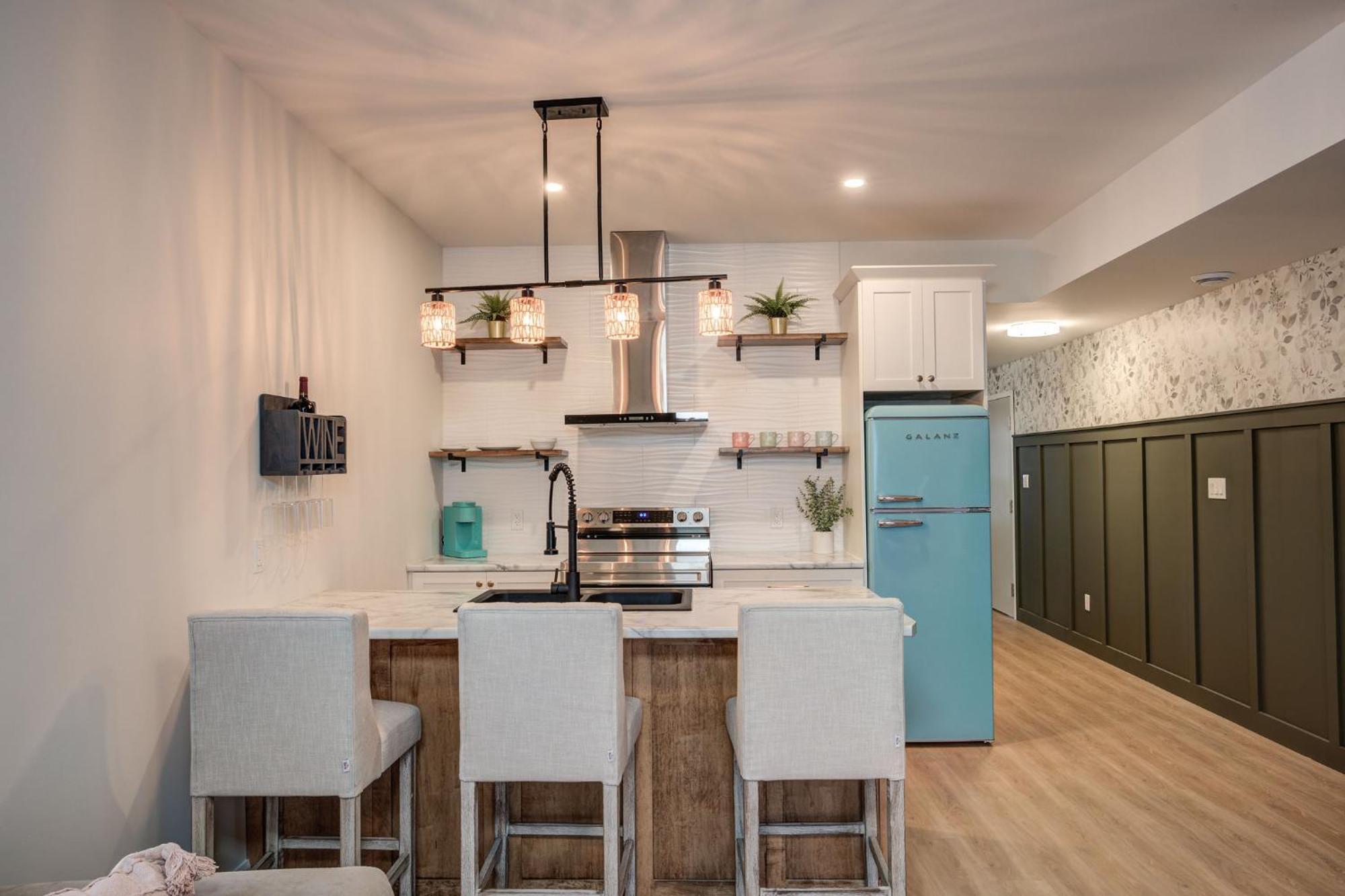 Chic Suite By Westlynn Little Current Экстерьер фото