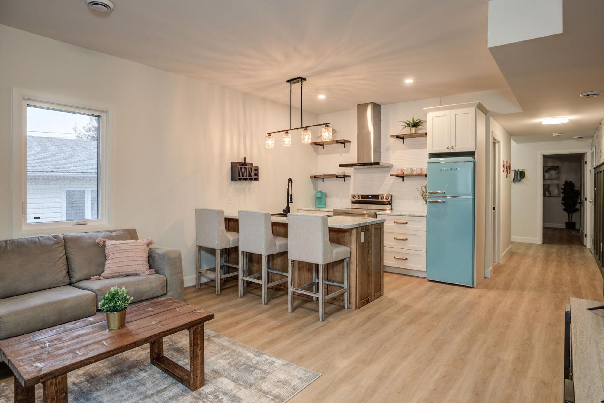 Chic Suite By Westlynn Little Current Экстерьер фото